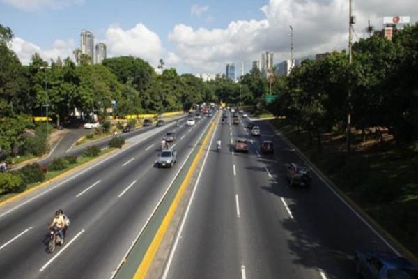 VENEZUELA--Este-s-bado-instalar-n-cuatro-vigas-del-nuevo-viaducto-entre-autopistas-Valle-Coche-y-Norte-Sur