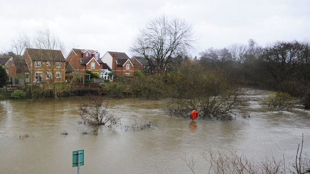 alertas-inundaciones-Reino-Unido-temporal_TINIMA20140103_0055_5