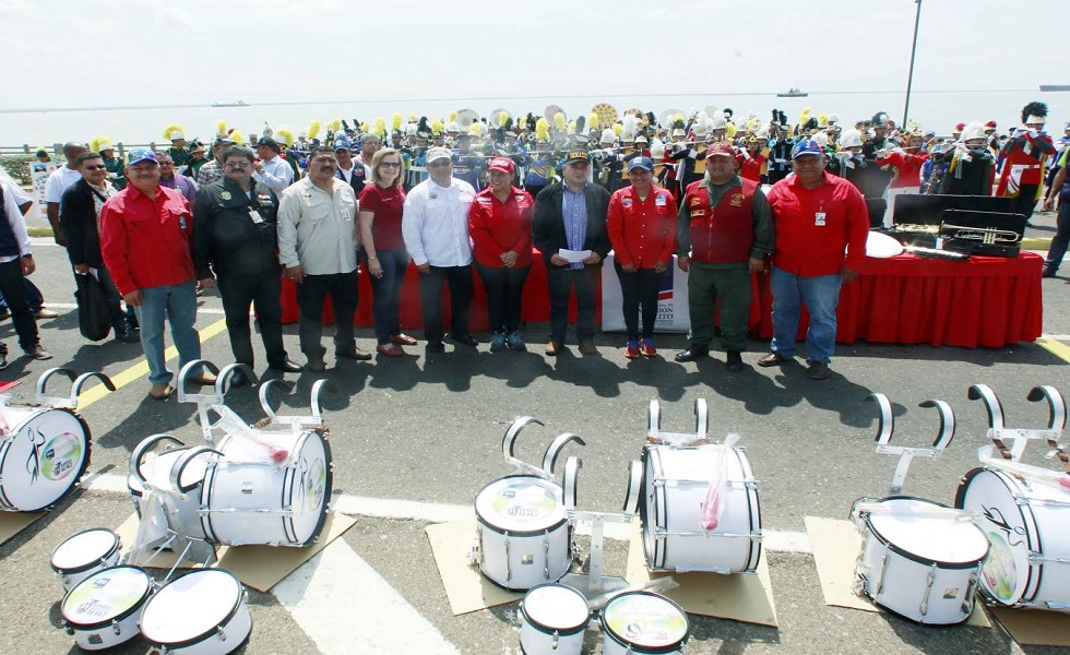 Red-de-Bandas-Marchantes-de-Venezuela-reciben-72-instrumentos-musicales-3