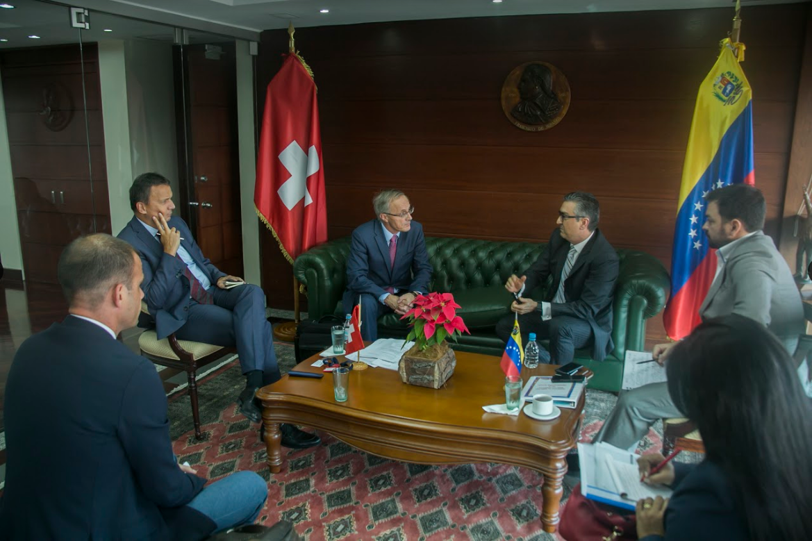 Screenshot-2017-11-9 Nota de Prensa + Fotos - Ministro Pérez Abad recibió visita oficial de ministro suizo para estrechar l[