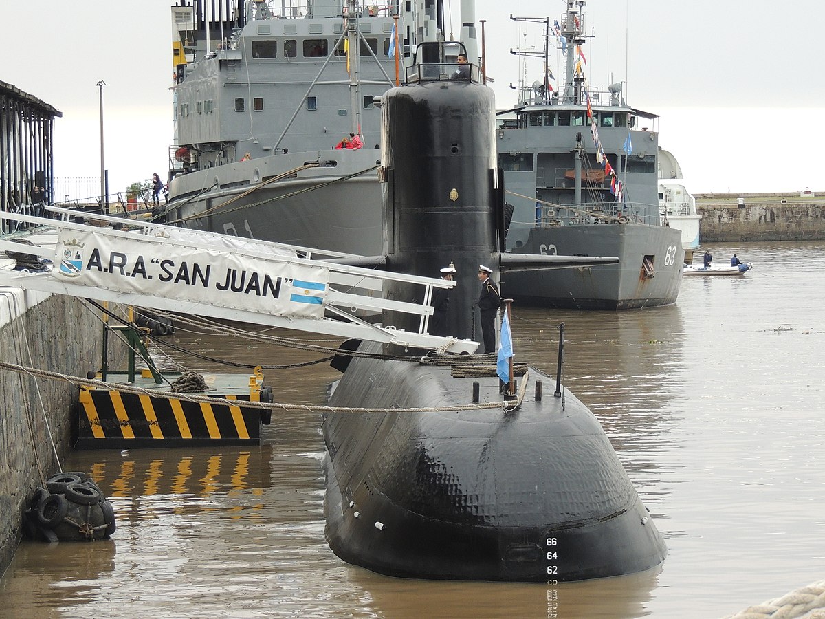 1200px-Submarino_ARA_San_Juan_(33866567363)