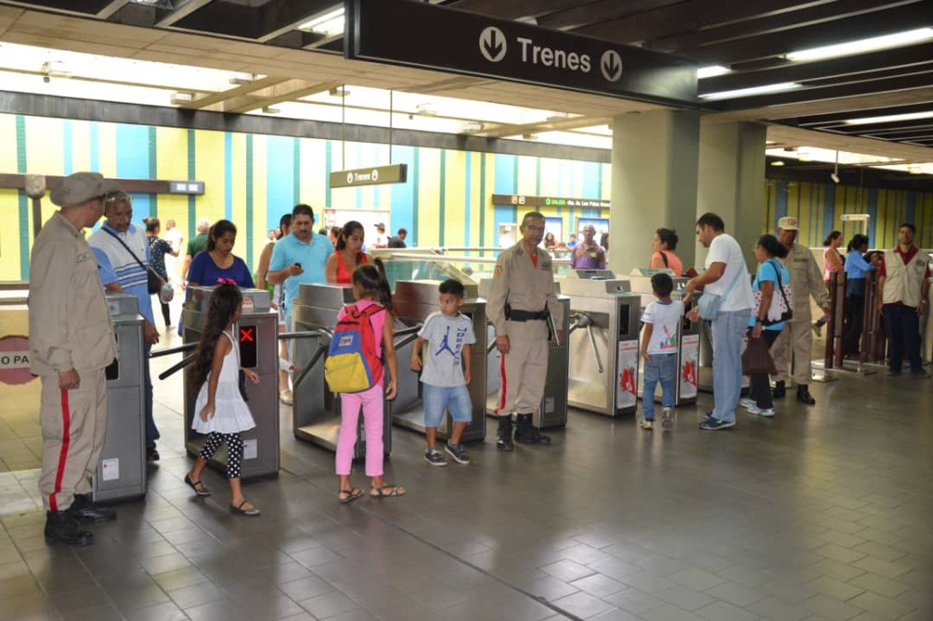 Milicianos-Metro-Caracas-1320x879