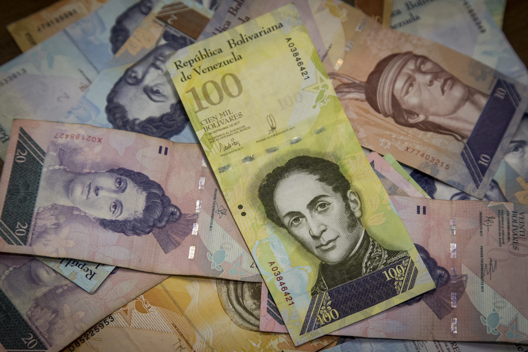 20171116-billete-cien-mil-bolivares-fuertes
