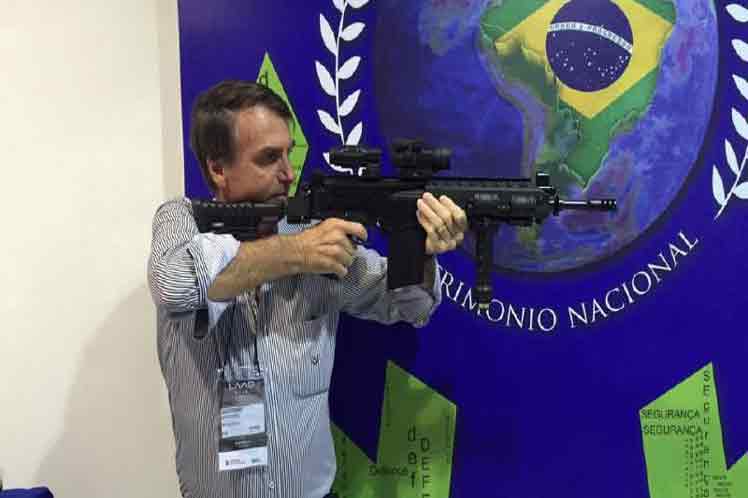 1-lam-brasil-decreto-armas