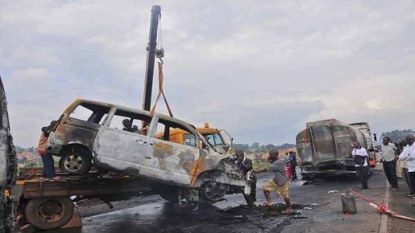 accidente-automovilxstico-deja-15-fallecidos-en-uganda-efe-edit-compressor