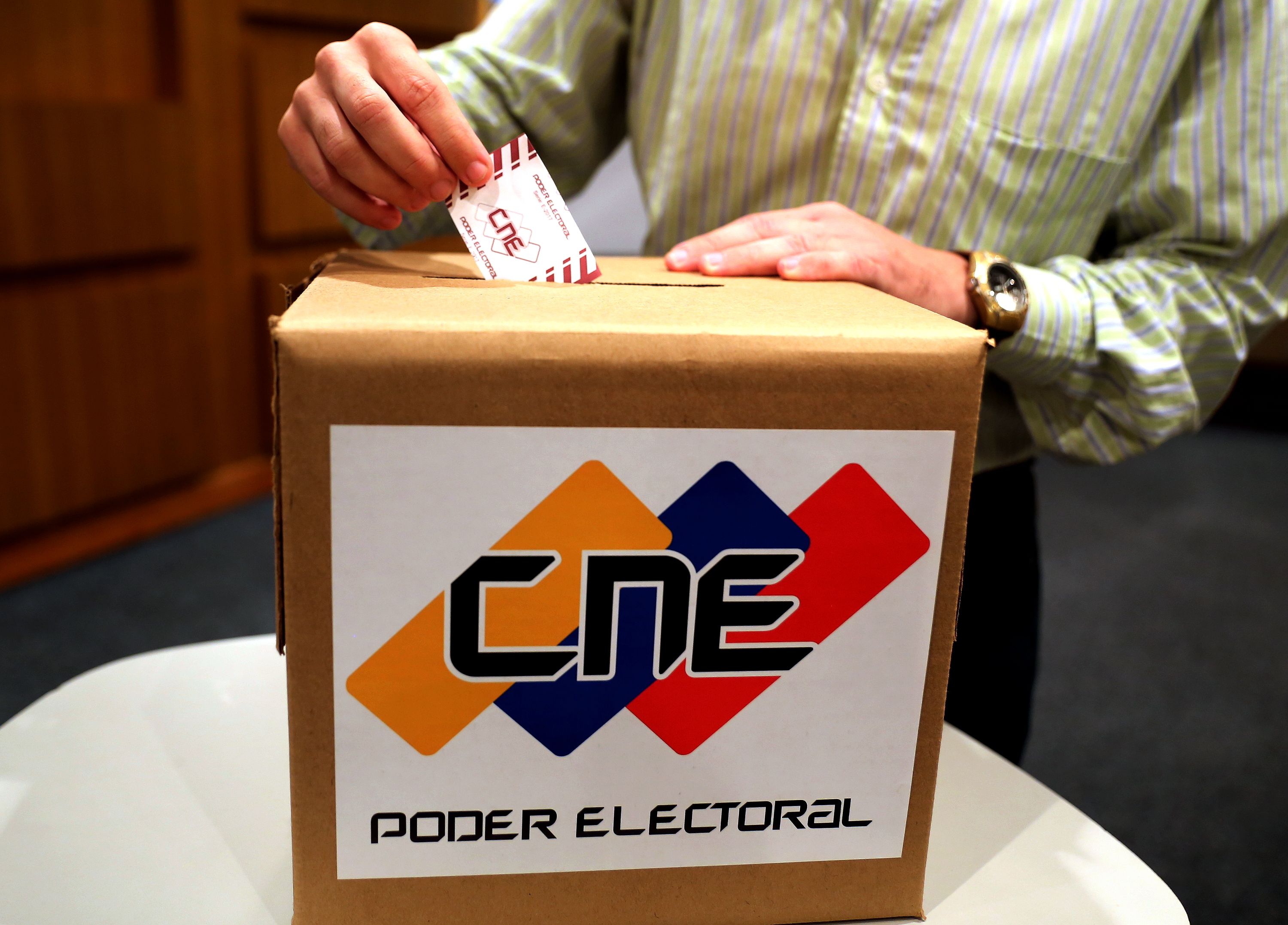 venezuela--elecciones--concejos--municipales--material-electoral-cne--avn-compressor