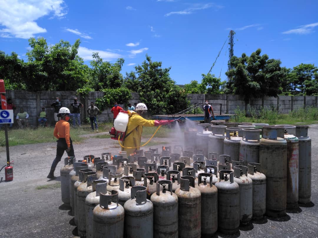 FOTO_Familias carupaneras fueron atendidas con el sistema de llenado de gas exprés