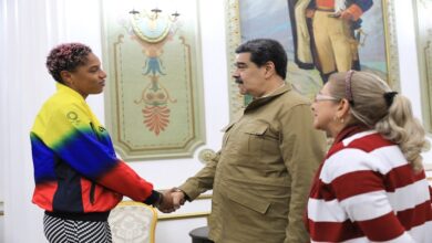 Presidente Maduro recibió en el Palacio de Miraflores a la destacada deportista venezolana Yulimar Rojas