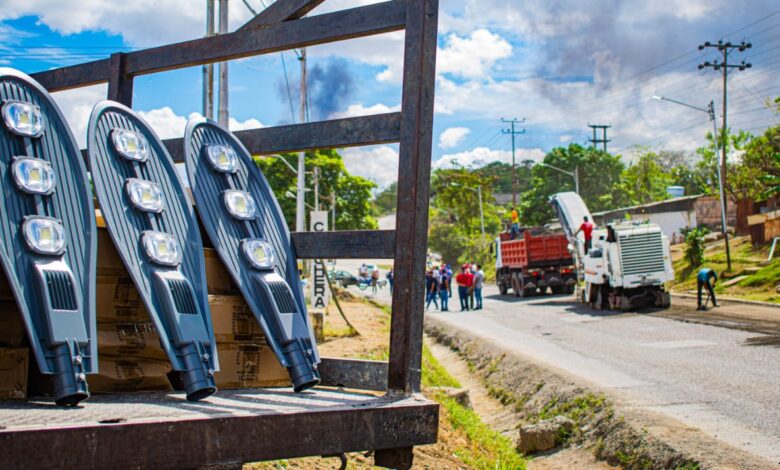 Alcalde inspeccionó las labores de colocación de más de 100 toneladas de asfalto en la autopista Charallave-Ocumare