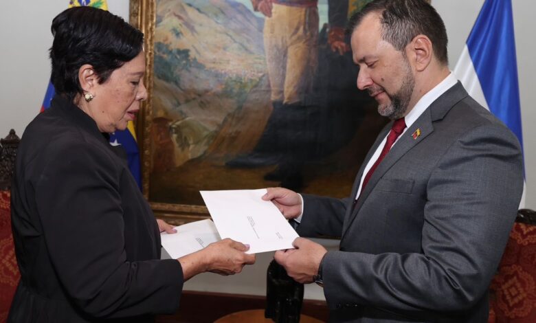 Canciller Yván Gil recibe Copias de Estilo de embajadora designada de Nicaragua