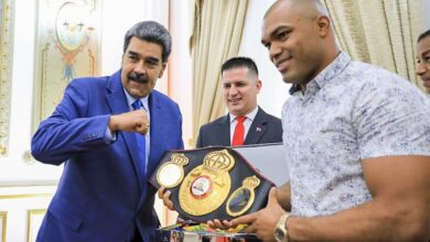 Presidente Maduro recibió el cinturón de Campeón Mundial Honorifico de la AMB