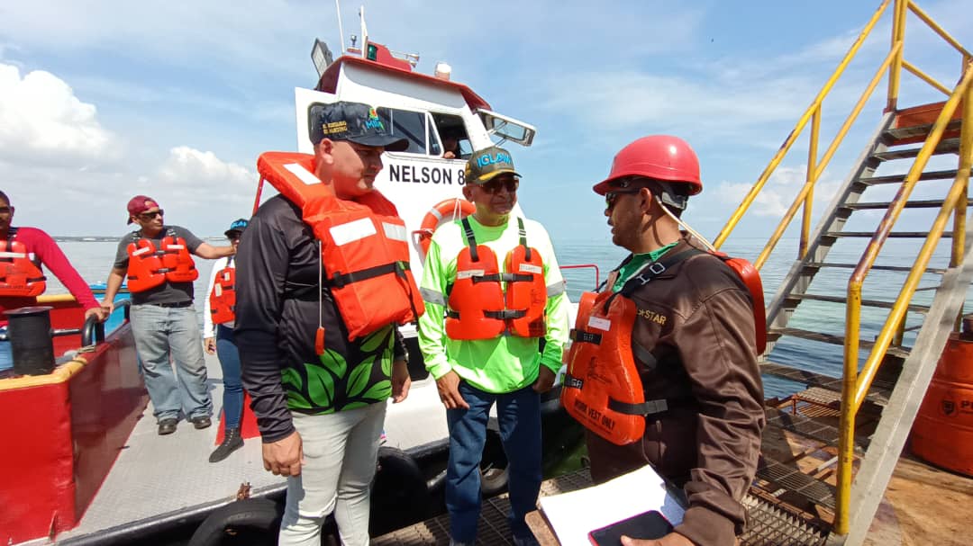 Realizaron recorrido lacustre para supervisar trabajos de saneamiento en orillas del Lago de Maracaibo
